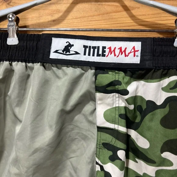 TITLE MMA Camo Fight Shorts XL Green Black White EUC - Picture 5 of 7
